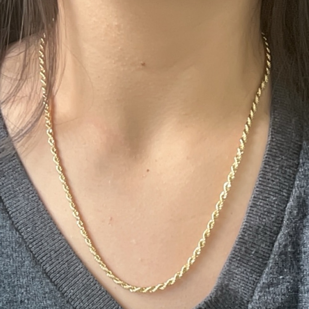 Elegant Gold Rope Chain Necklace - Picture 4 of 4